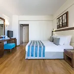 Golden Bay 5* Lárnaca