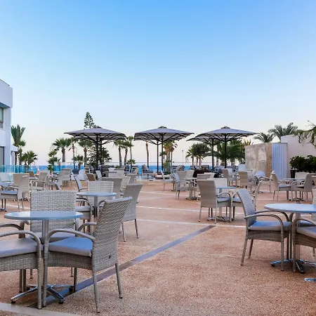 Golden Bay 5* Larnaka