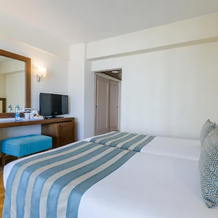 Golden Bay 5* Larnaka