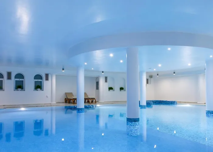 شاطئ غولدن باي منتجع