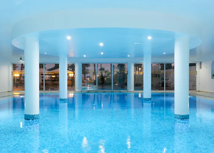 منتجع شاطئ غولدن باي 5*