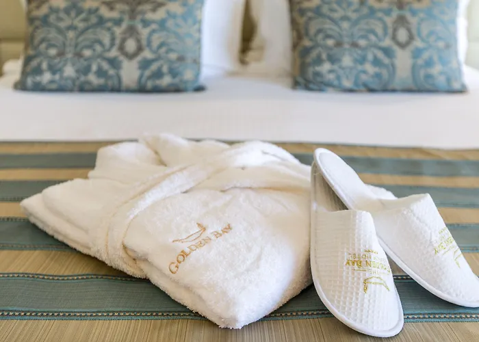 منتجع شاطئ غولدن باي