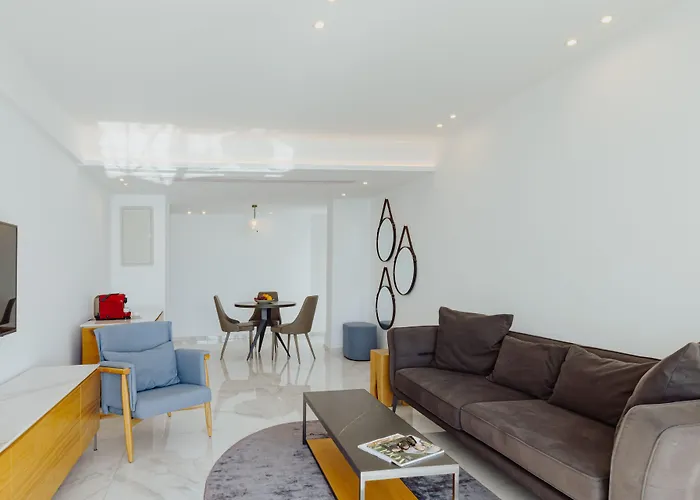 منتجع شاطئ غولدن باي 5*