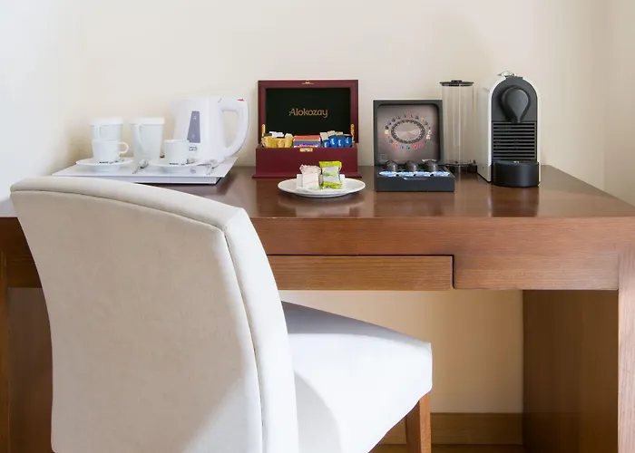 منتجع شاطئ غولدن باي 5*