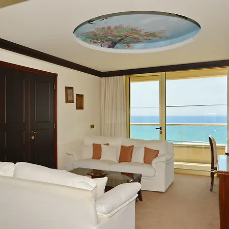 Golden Bay Ларнака