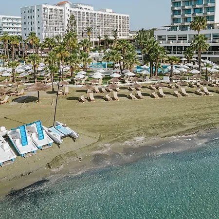 Golden Bay 5* Larnaca