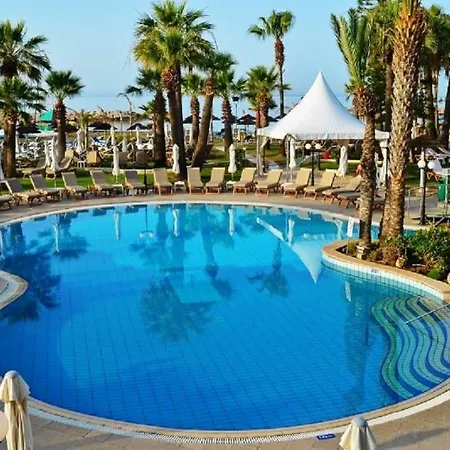 Golden Bay Lárnaca