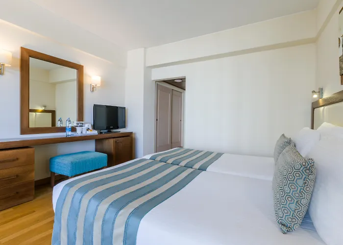 Golden Bay 5* Larnaka