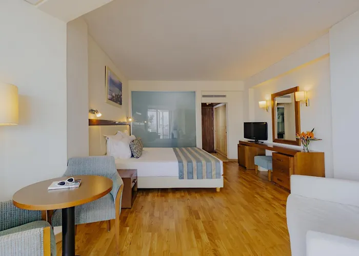 Golden Bay Θέρετρο