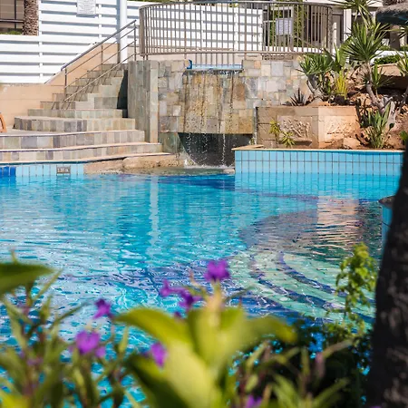 ゴールデン ベイ ビーチ