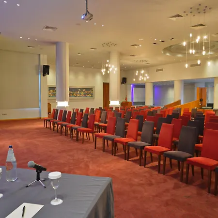 ゴールデン ベイ ビーチ リゾート 5*