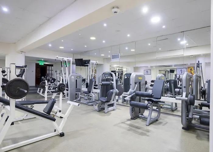 ゴールデン ベイ ビーチ ラルナカ