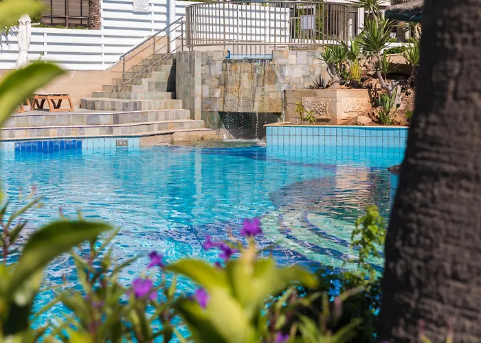 ゴールデン ベイ ビーチ