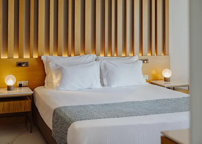 ゴールデン ベイ ビーチ ラルナカ