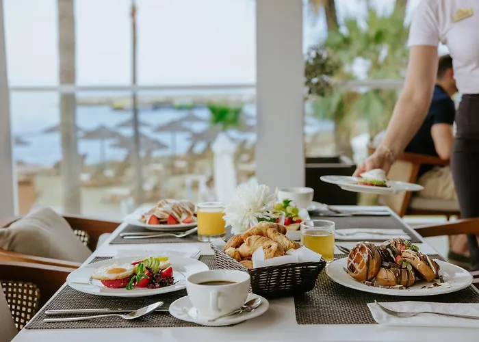 ゴールデン ベイ ビーチ 5*