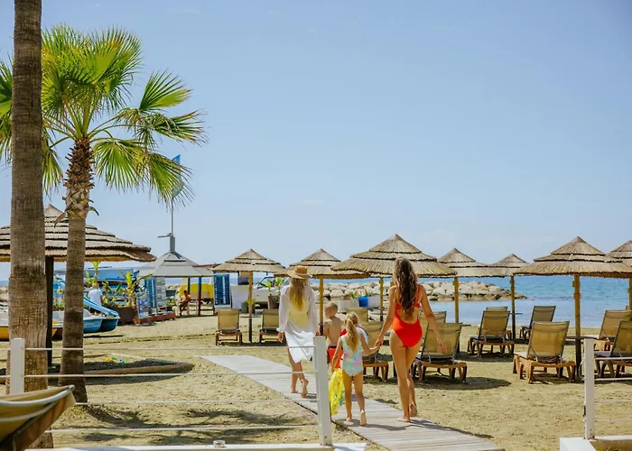 ゴールデン ベイ ビーチ