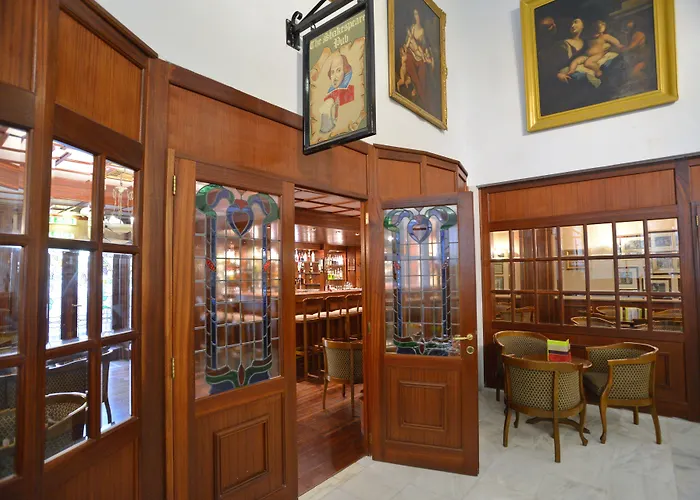 ゴールデン ベイ ビーチ リゾート ラルナカ